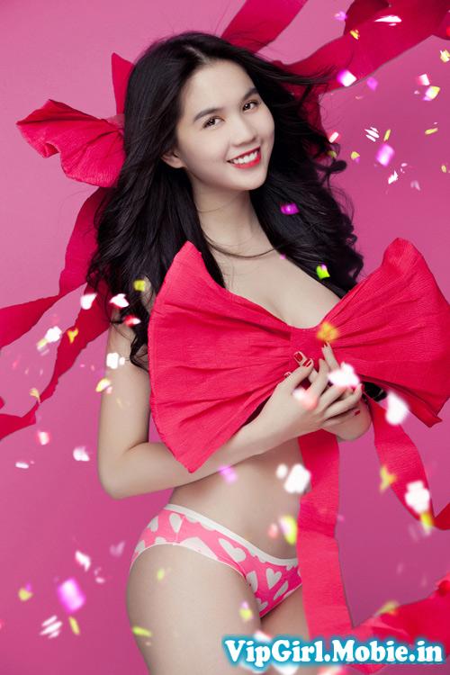 Ngọc Trinh Show Hàng Với Bikini Siêu Nóng
